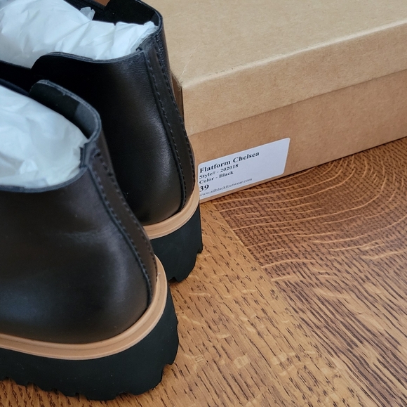 All Black Platform Chelsea Boots - black - Picture 9 of 11